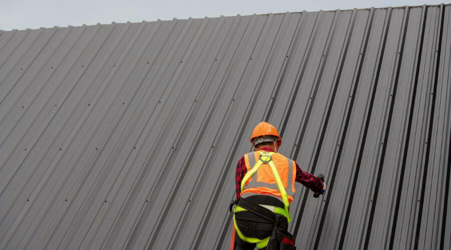 Professional gutter cleaning in Chestnutridge, MO